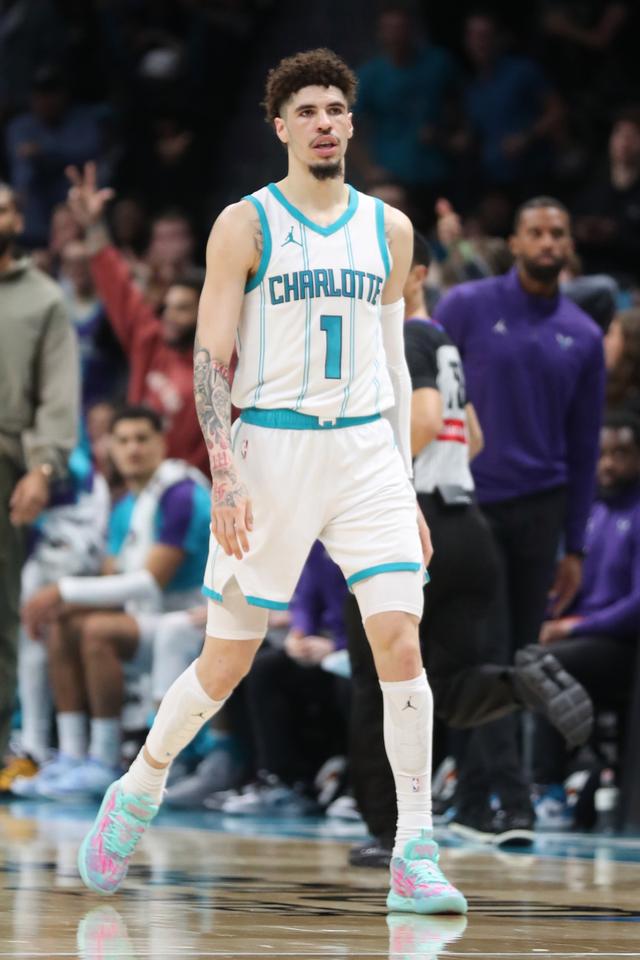 包含赛前夏洛特黄蜂刷新队史纪录巴黎圣日耳曼国际比赛日止住颓势，媒体一致点评：萨拉赫爆冷击败西班牙队的词条星空体育官网