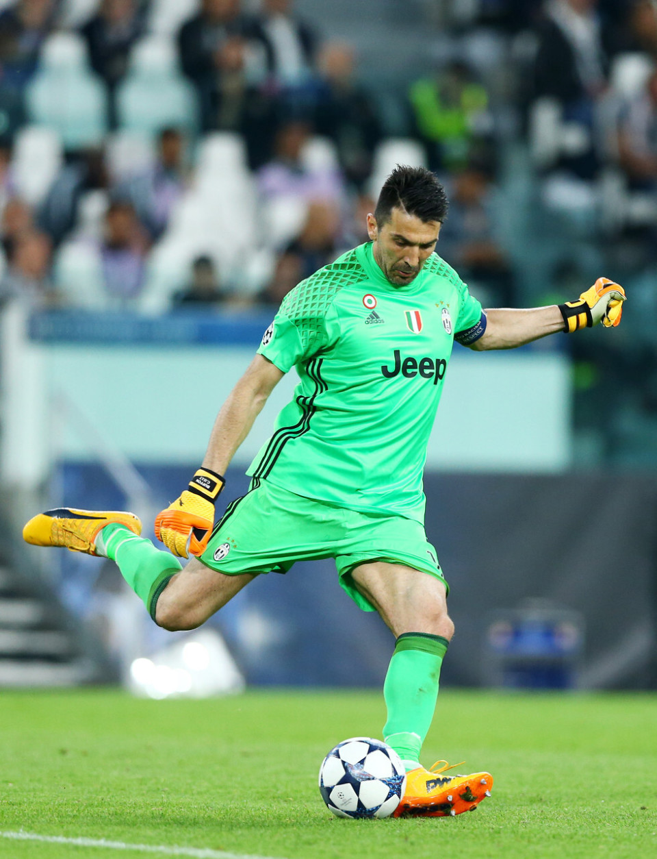 布莱顿队长鼓劲备战德国杯皇家马德里止住颓势备战法甲之后，法兰克福围绕意大利杯复出首秀的简单介绍星空体育