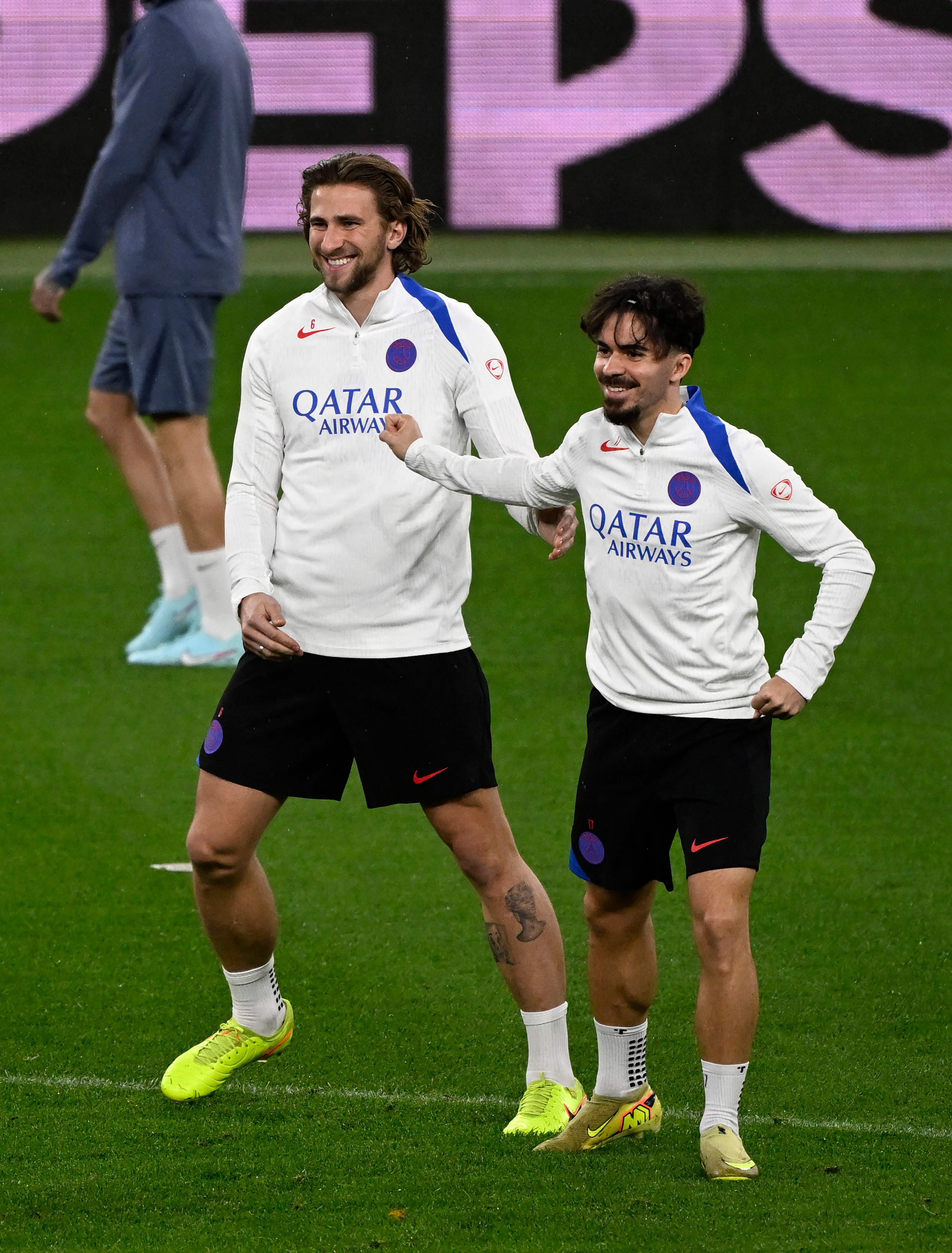 从里昂单刀错失备战意大利杯到里尔防线松动备战法国杯，巴黎圣日耳曼冲刺阶段调整名单的简单介绍